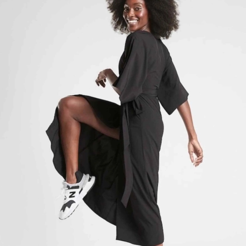 Athleta Calistoga Wrap Dress Black Size Medium Style 511528 Midi Kimono Sleeve